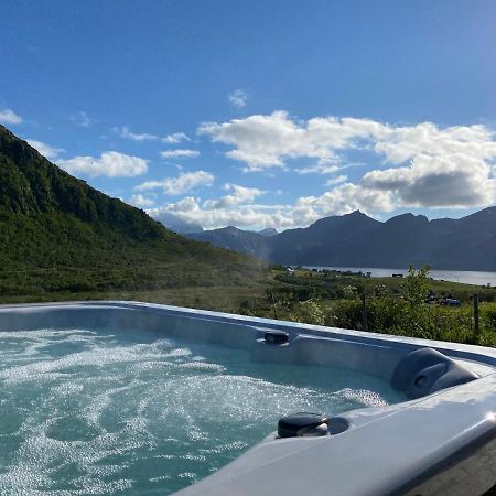 Villa Med Jacuzzi Og Nydelig Utsikt Gravdal  ภายนอก รูปภาพ