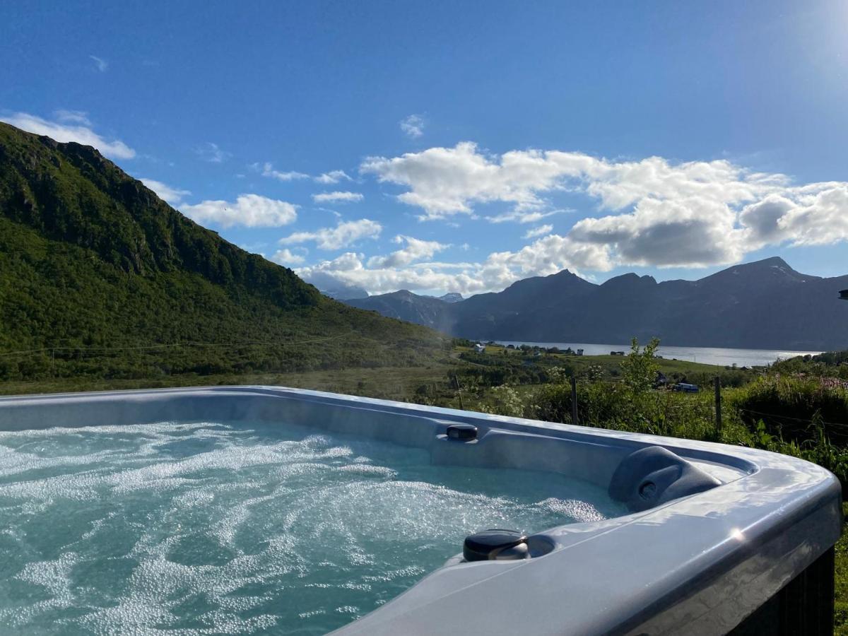 Villa Med Jacuzzi Og Nydelig Utsikt Gravdal  ภายนอก รูปภาพ