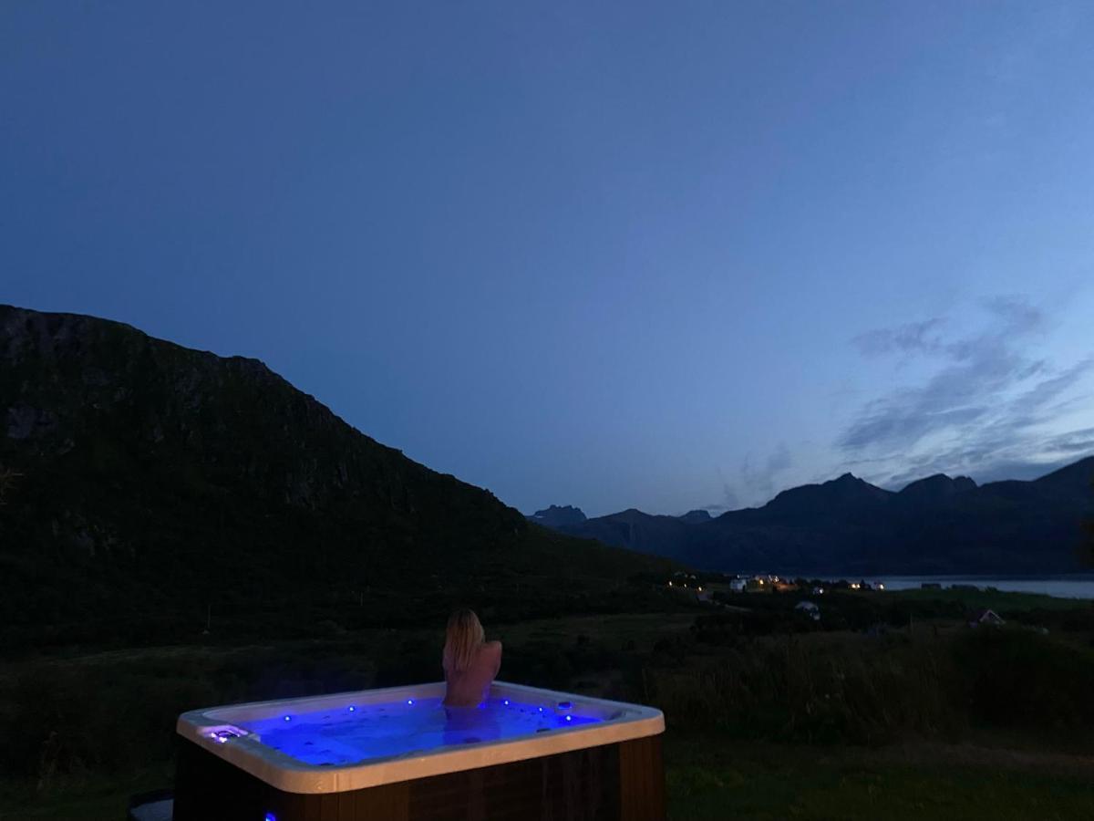 Villa Med Jacuzzi Og Nydelig Utsikt Gravdal  ภายนอก รูปภาพ
